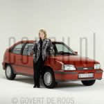 24-10-1986 Anita Meijer at studio in Amsterdam.

[keywords]Posed, Full Length, Eyecontact, Smiling, Singer, Opel Kadett[/keywords]